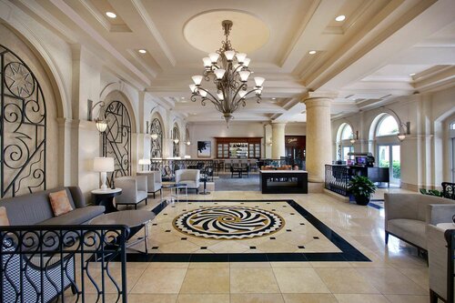 Внешний вид отеля Hilton Naples в Нейплсе, фото 3