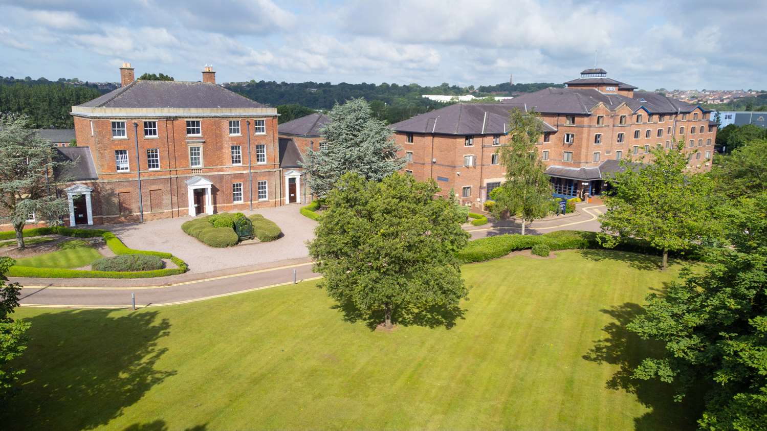 Фото DoubleTree by Hilton Stoke on Trent