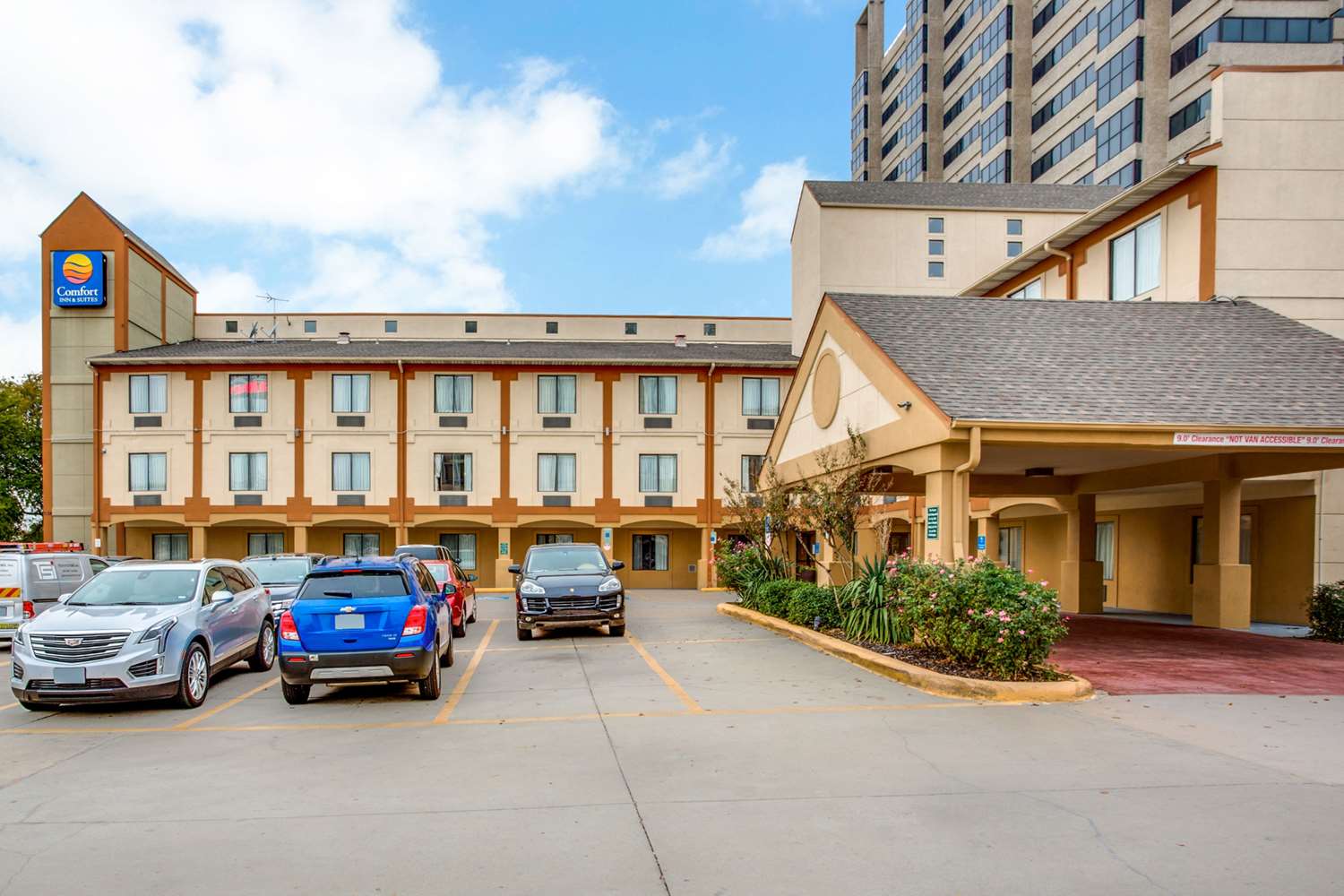 Фото Comfort Inn & Suites Love Field - Dallas Market Center