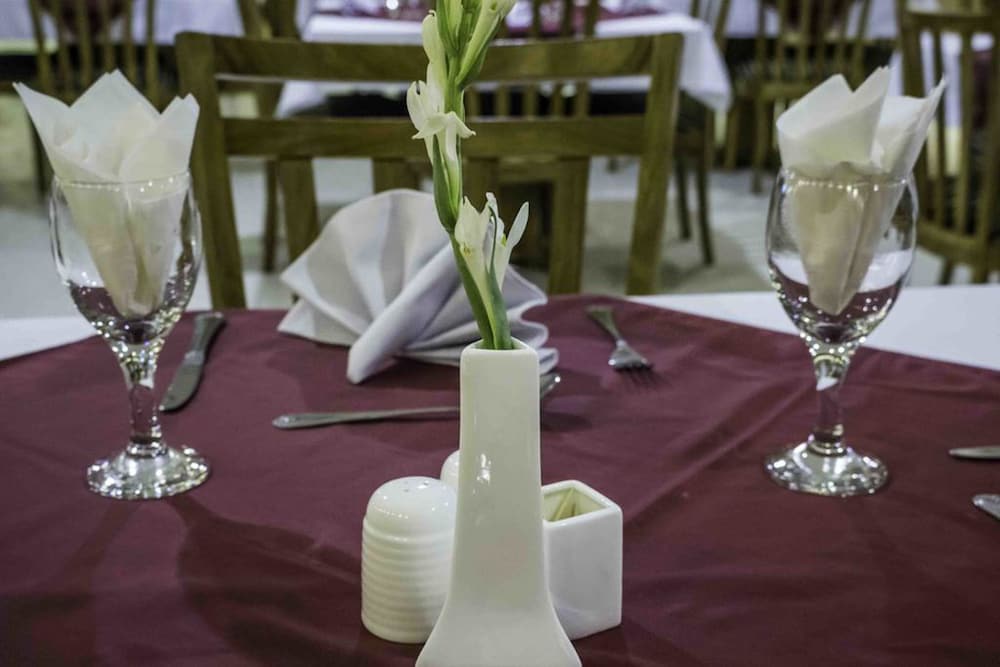 Фото Panoramic Hotel - Mall Road Lahore