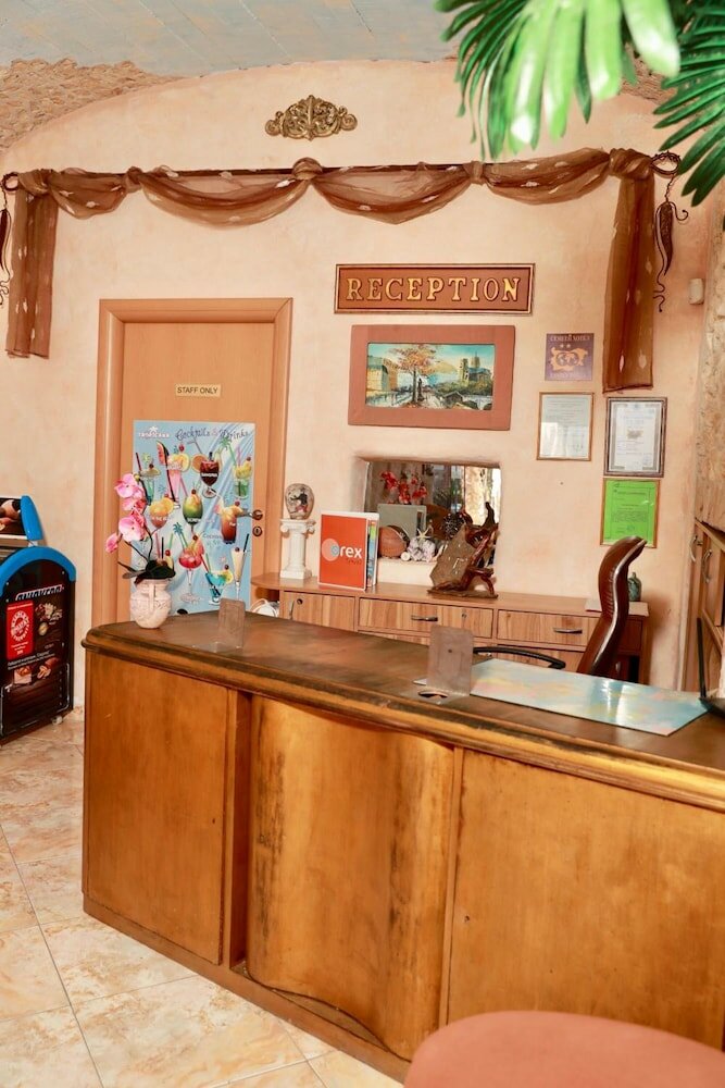 Фото отеля 2