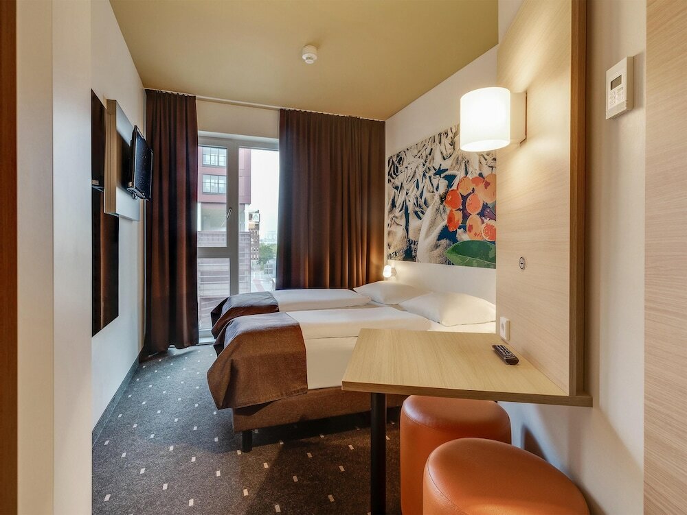 Фото B&b Hotel Bremen-Überseestadt