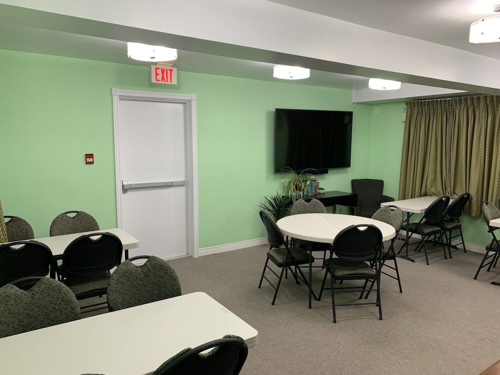 Фото Midtown Motel & Suites