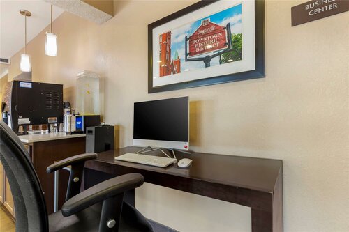 Гостиница Quality Inn & Suites Spring Lake - Fayetteville Near Fort Liberty в Спринг Лейк