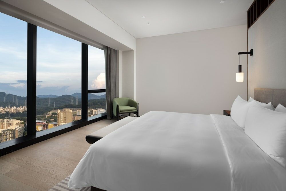 Фото New World Guangzhou Hotel