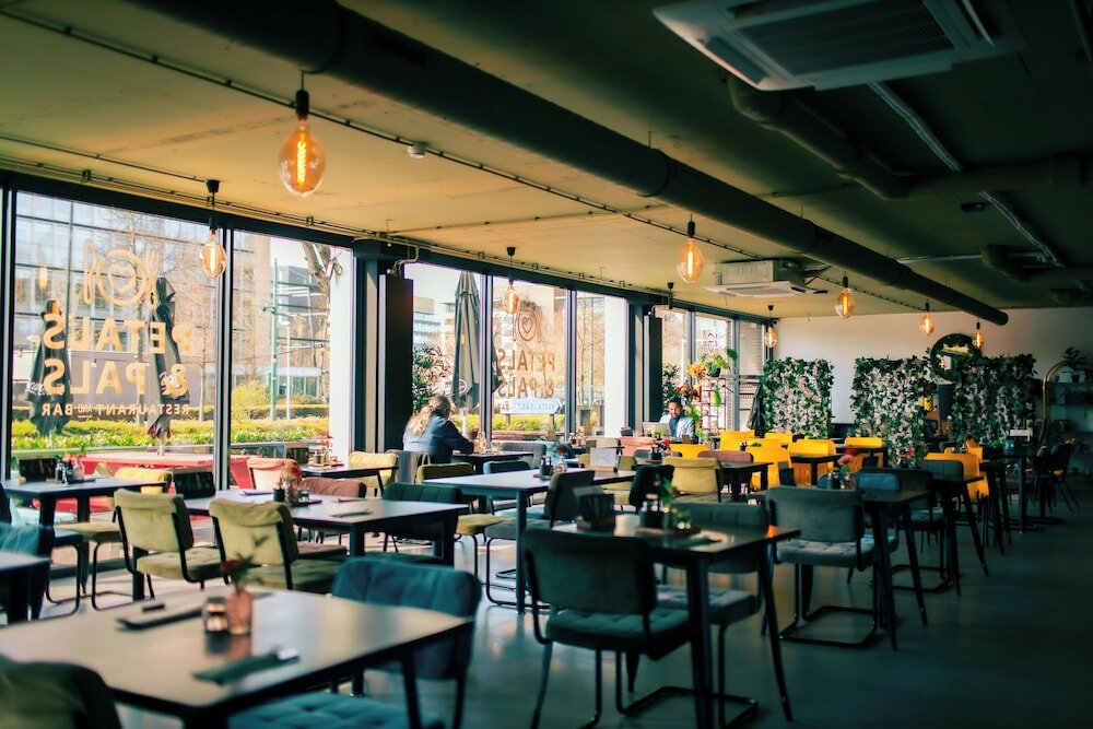 Фото Urban Hotel The Golden Stork