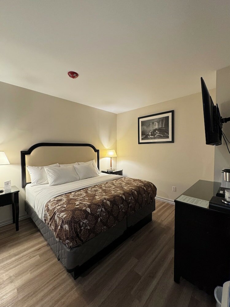 Фото Big Bird Inn Wawa, SureStay Collection by Best Western