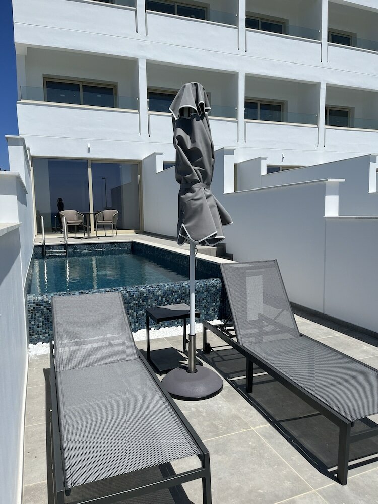 Фото Pierre Anne Beach Hotel