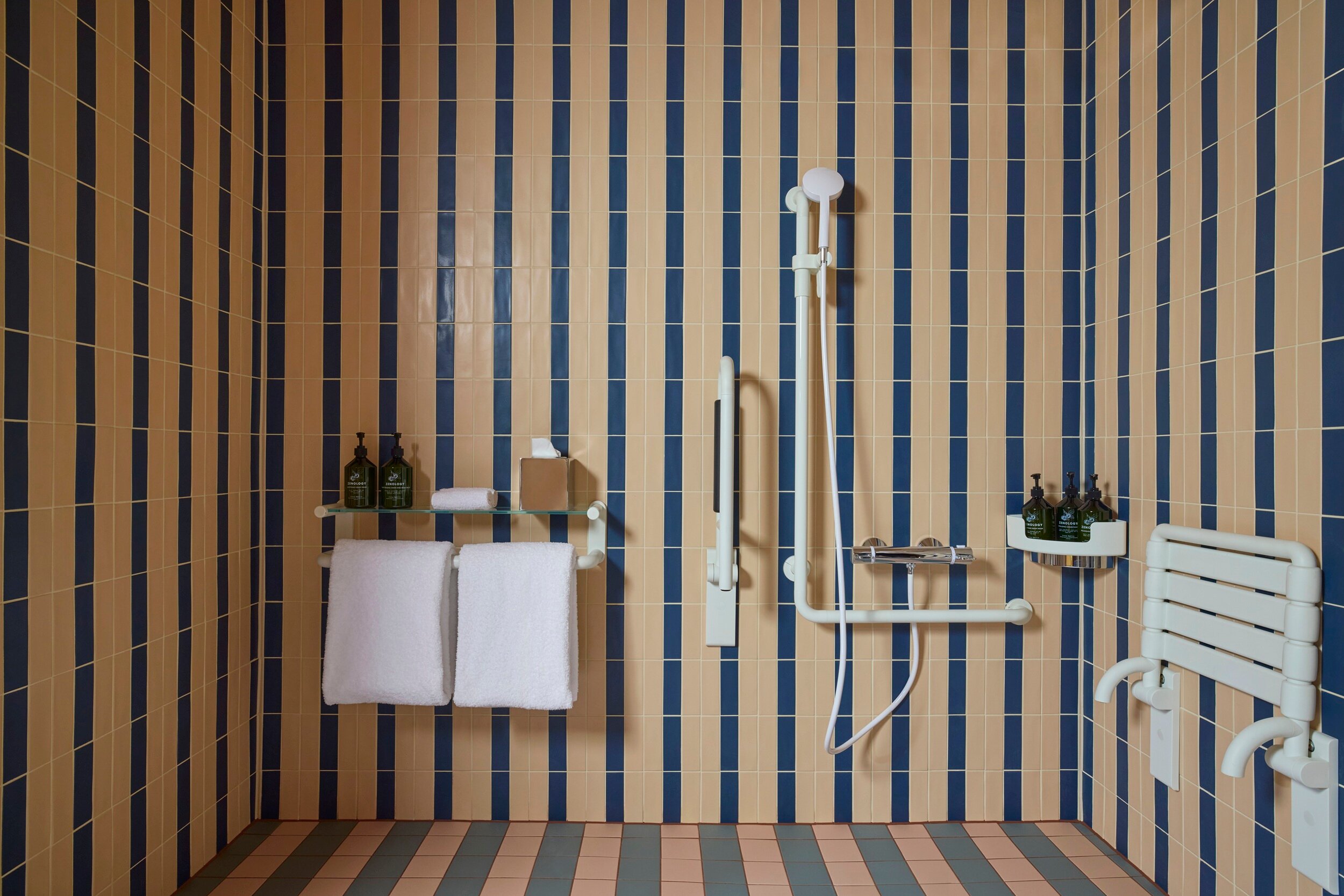 Фото Devonshire Club & Hotel