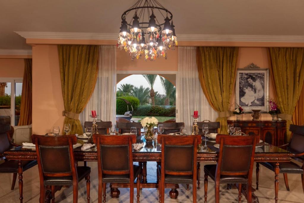 Фото Royal Savoy Hotel & Villas