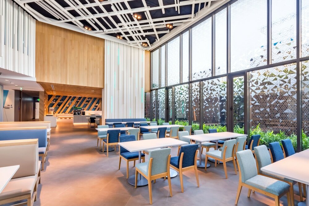 Фото Holiday Inn Express Bangkok Soi Soonvijai