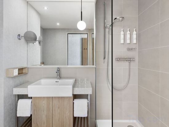 Фото Courtyard by Marriott Zurich North