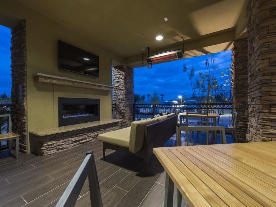 Фото Hampton Inn & Suites Phoenix Tempe