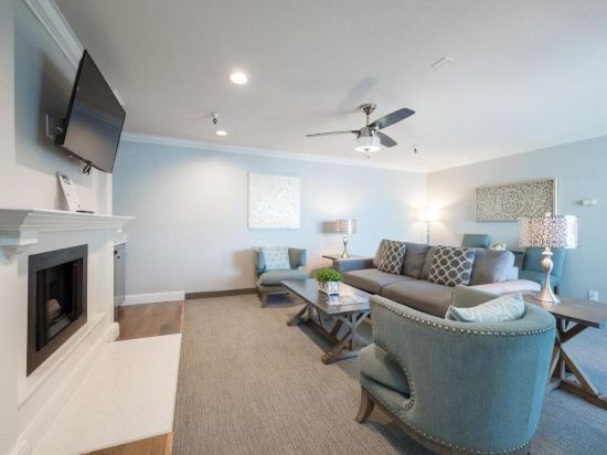 Фото 456 Embarcadero Inn & Suites