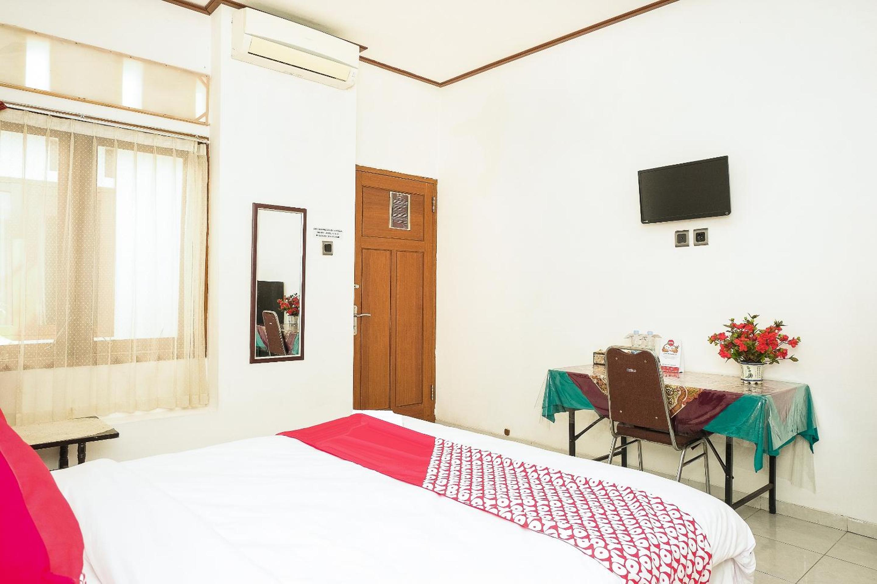 Фото Oyo 353 Loesje Guest House Syariah