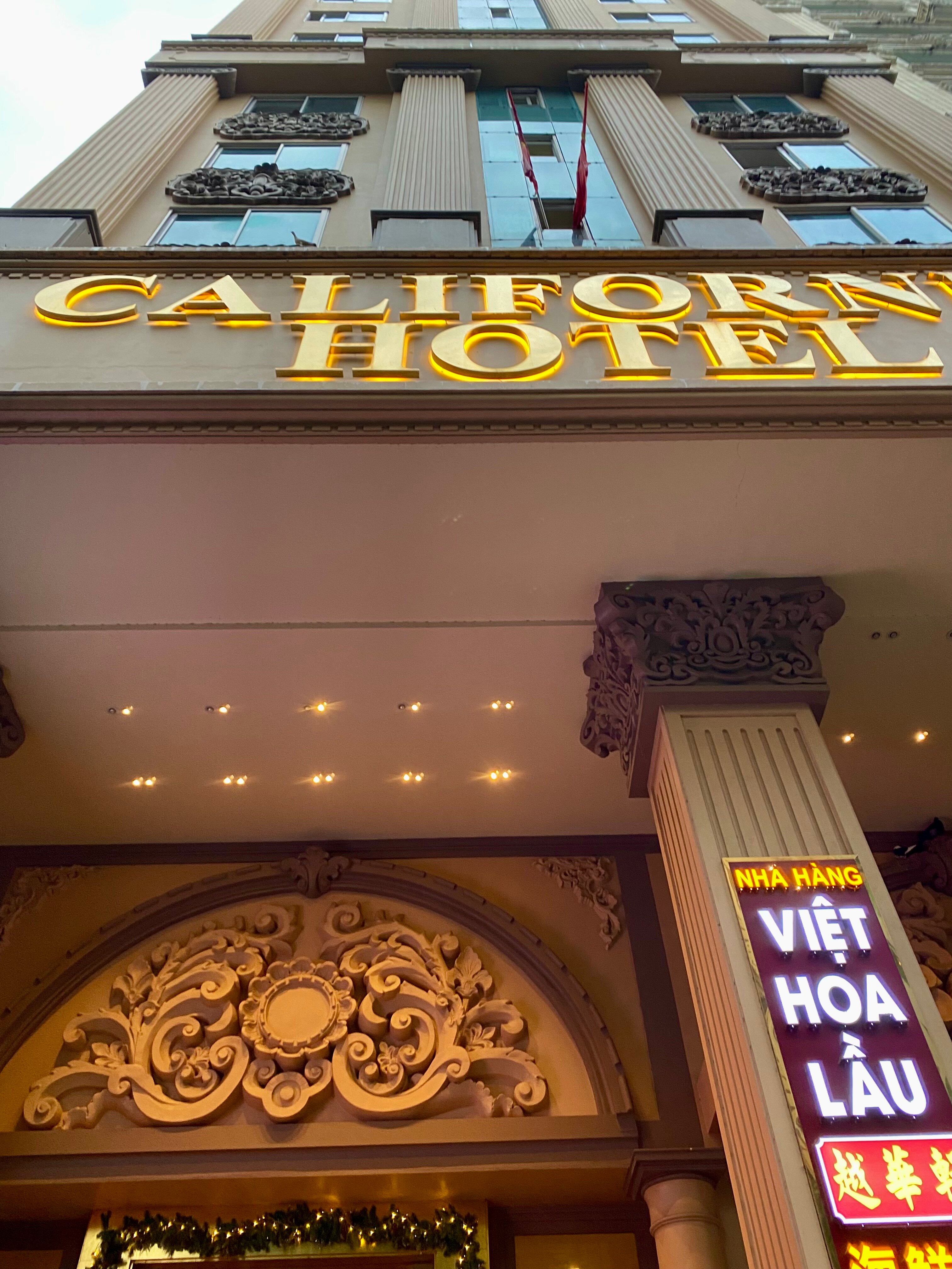 Фото California Saigon Hotel & Rooftop Pool