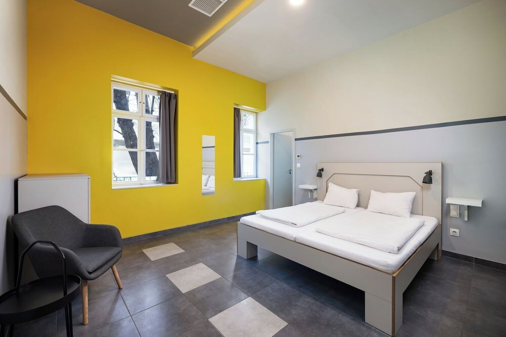 Фото The Hive Party Hostel