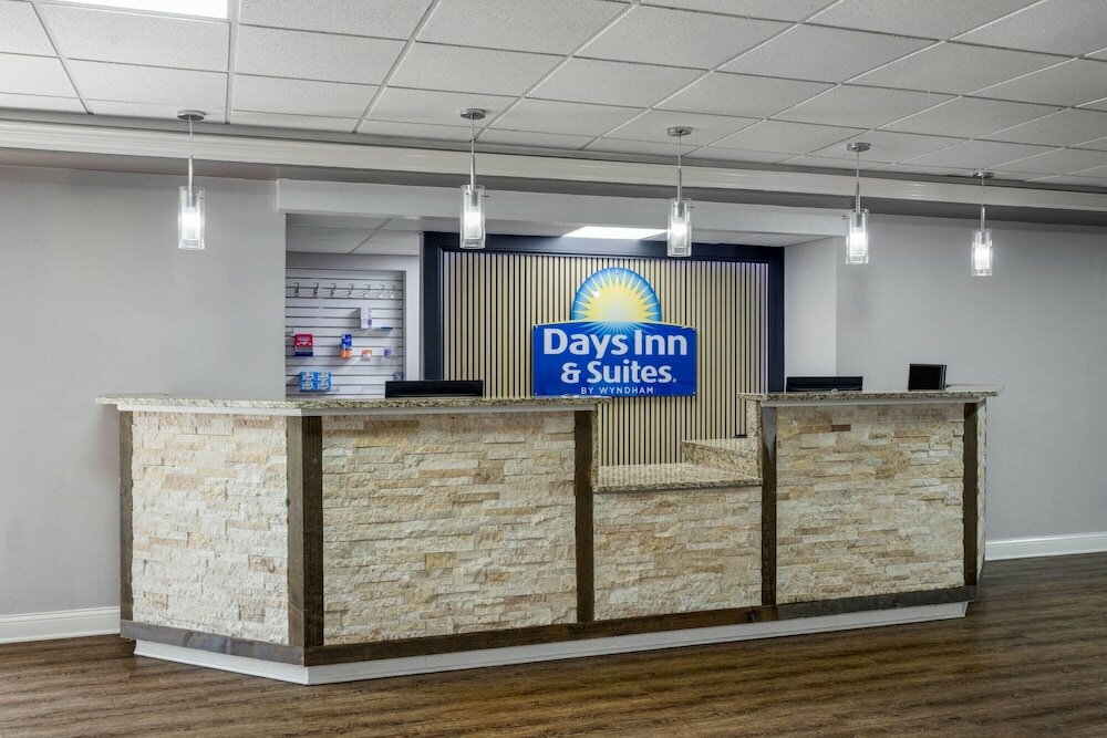 Фото Days Inn and Suites by Wyndham Hammond, In