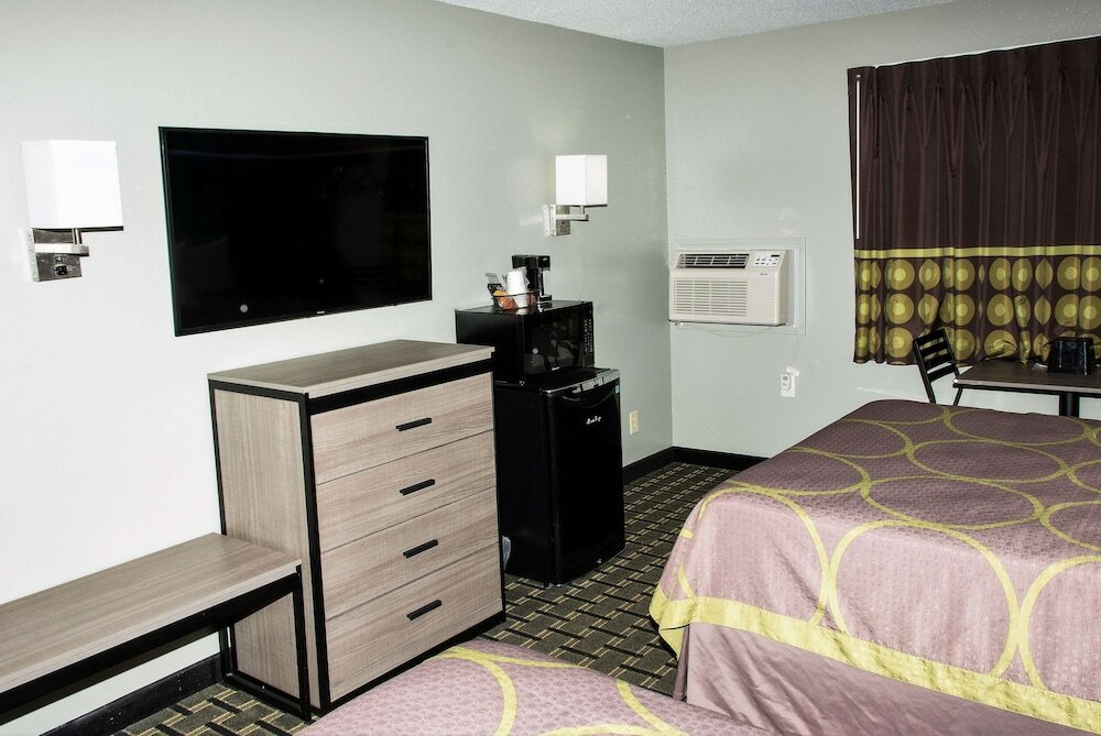 Фото Super 8 by Wyndham Michigan City