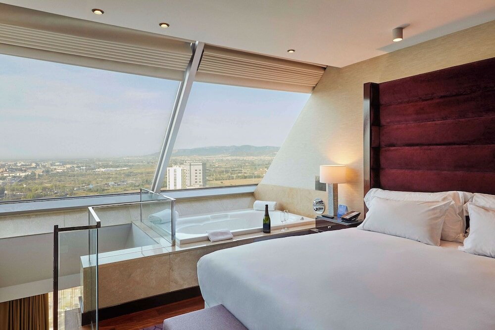 Фото Hyatt Regency Barcelona Tower