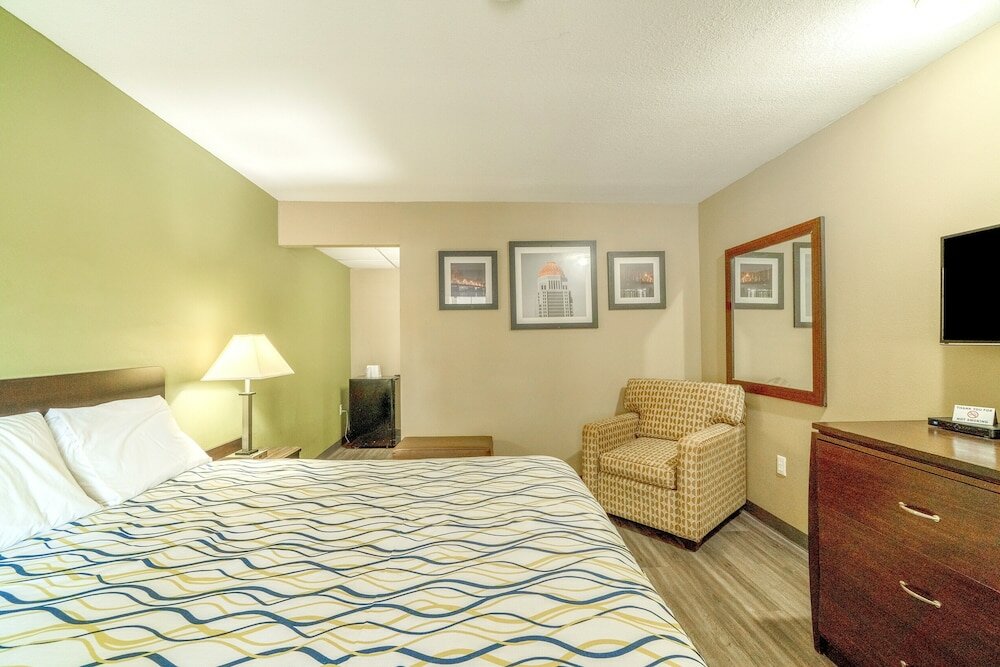 Фото Deluxe Inn & Suites By OYO Miami OK