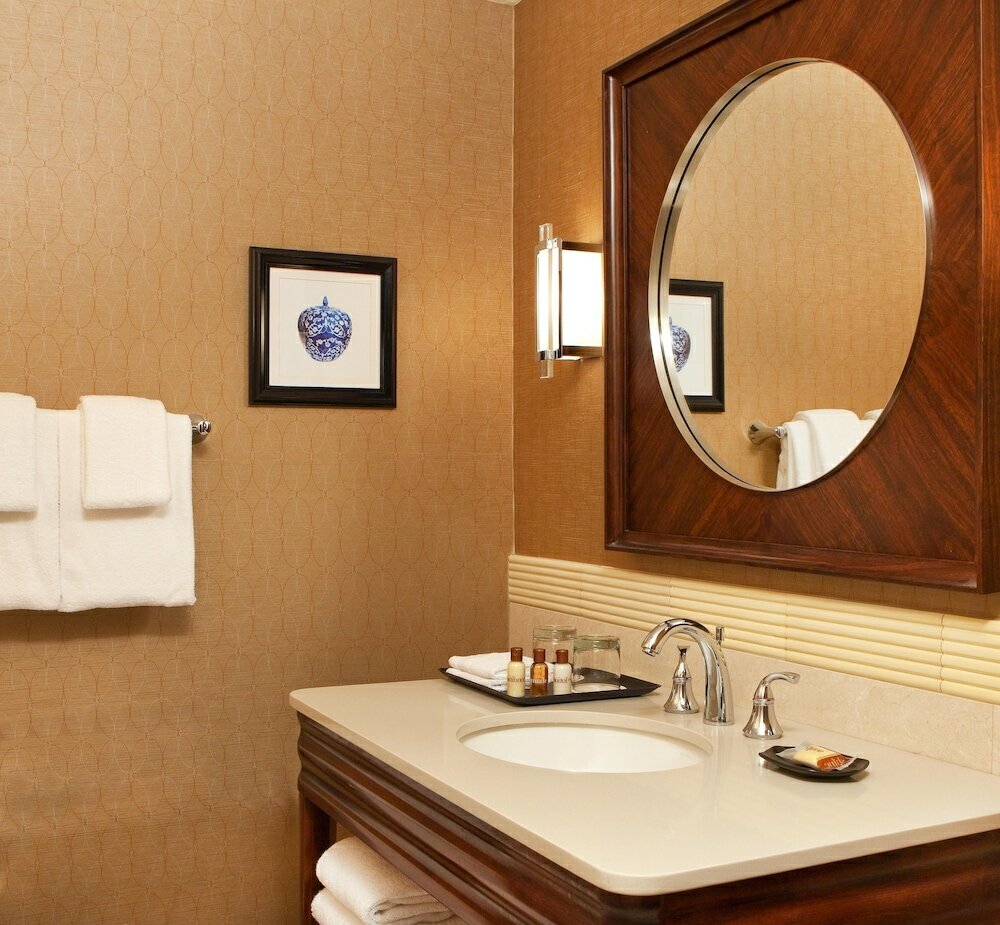 Фото Sheraton Portsmouth Harborside Hotel