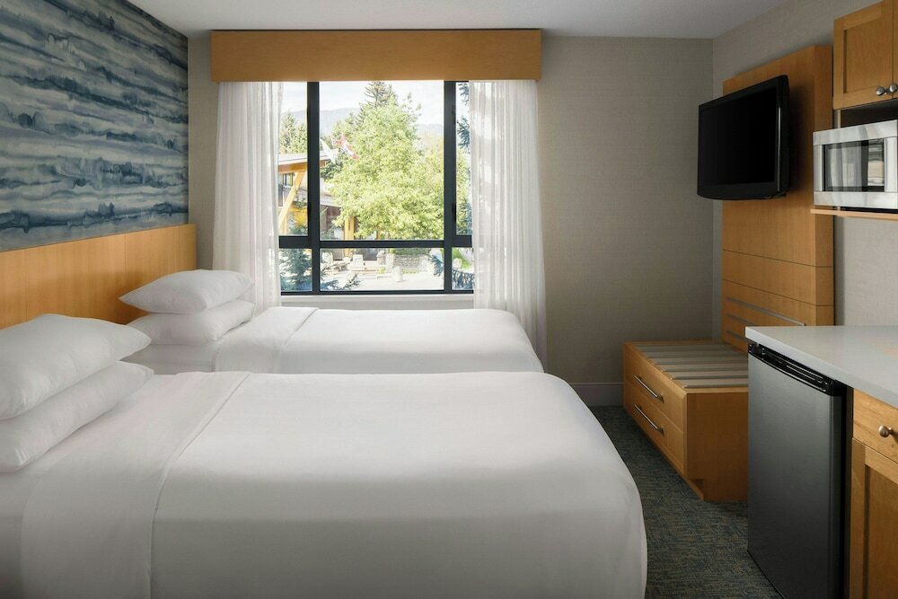 Фото Delta Hotels by Marriott Whistler Village Suites