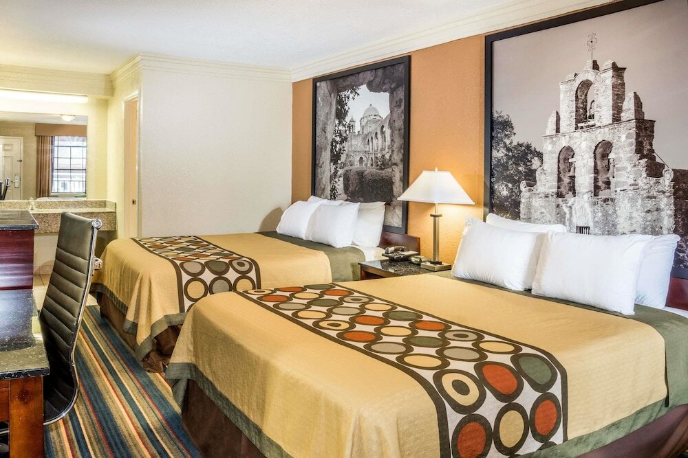 Фото Super 8 by Wyndham Houston West Katy