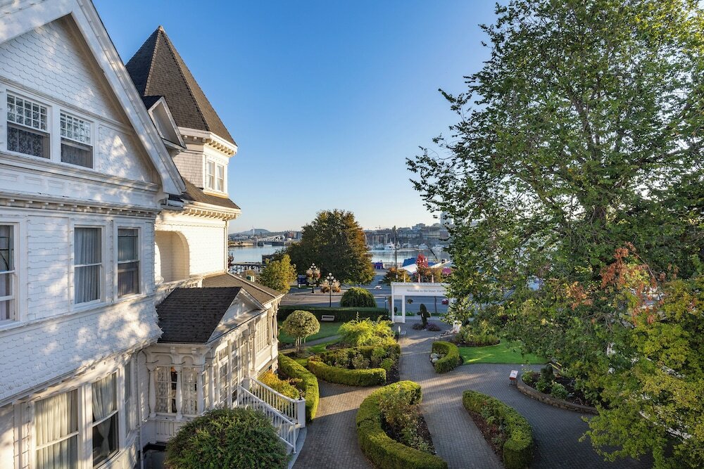 Фото Huntingdon Manor Hotel