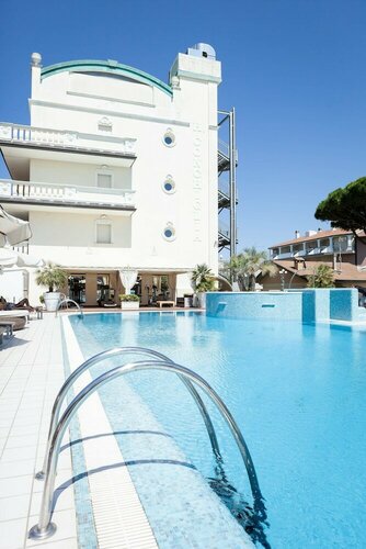 Внешний вид отеля Hotel Conchiglia в Червии, фото 1