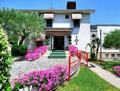 Внешний вид отеля Hotel Mon Repos в Сирмионе, фото 1