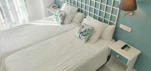 Гостиница Hugo Beach Hotel в Гандии