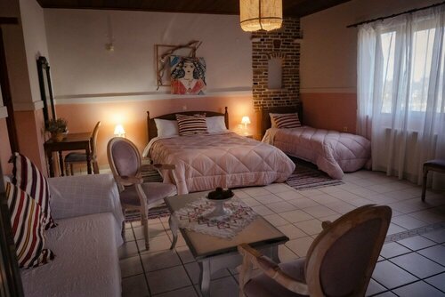 Гостиница Amnisiades Apartments в Картеросе