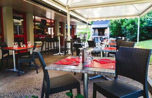 Гостиница Logis Hotel Le Gril в Лон-ле-Сонье