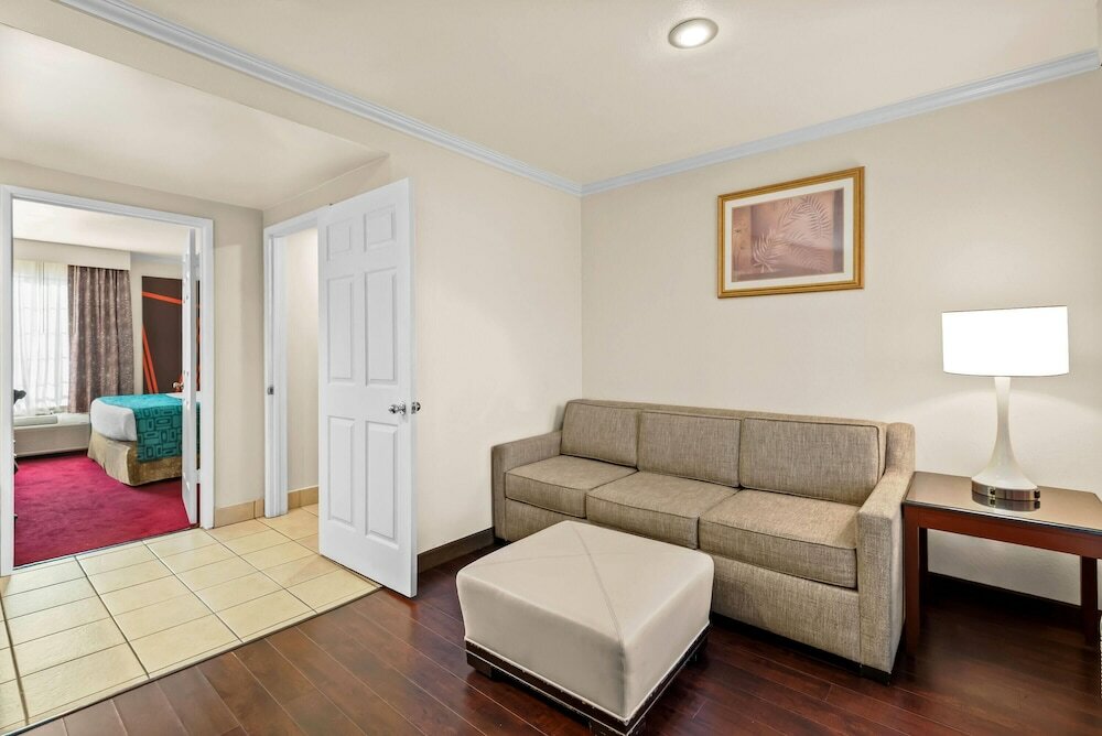 Фото Howard Johnson by Wyndham Pasadena