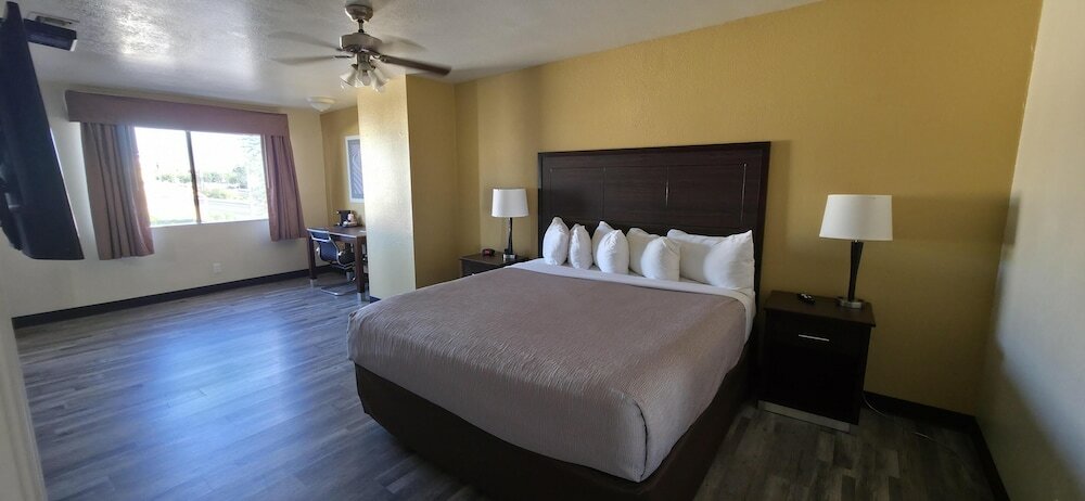 Фото Quality Inn & Suites near Downtown Mesa