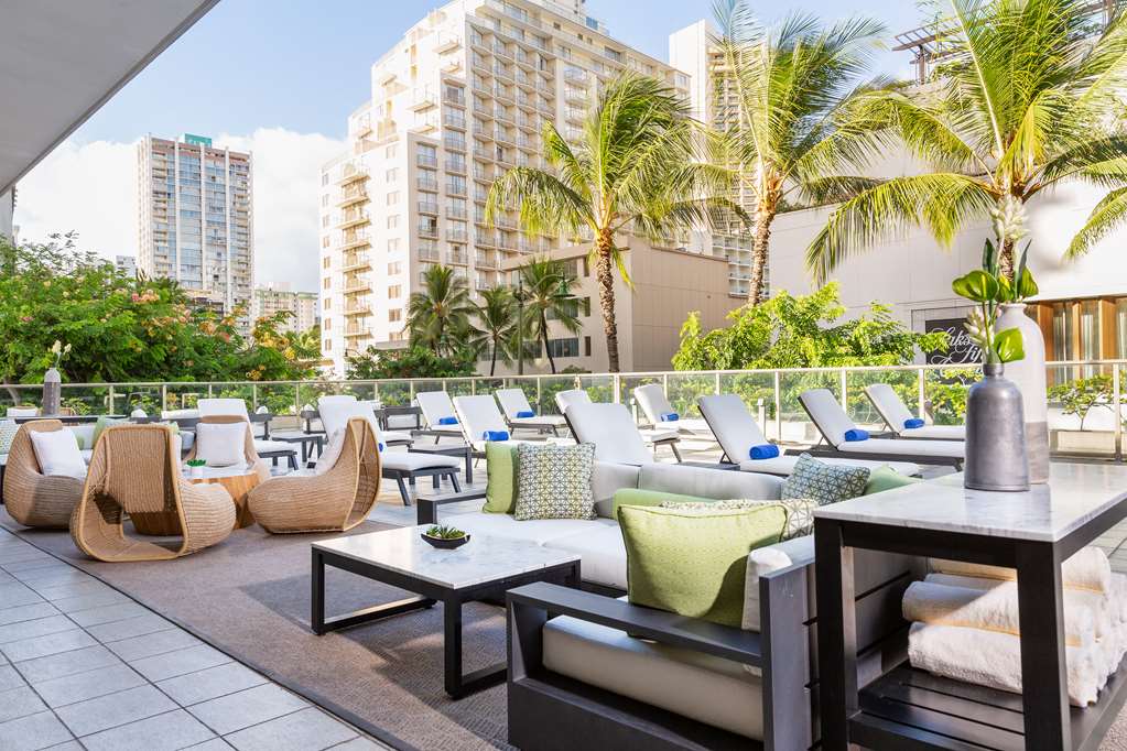 Фото Hilton Garden Inn Waikiki Beach