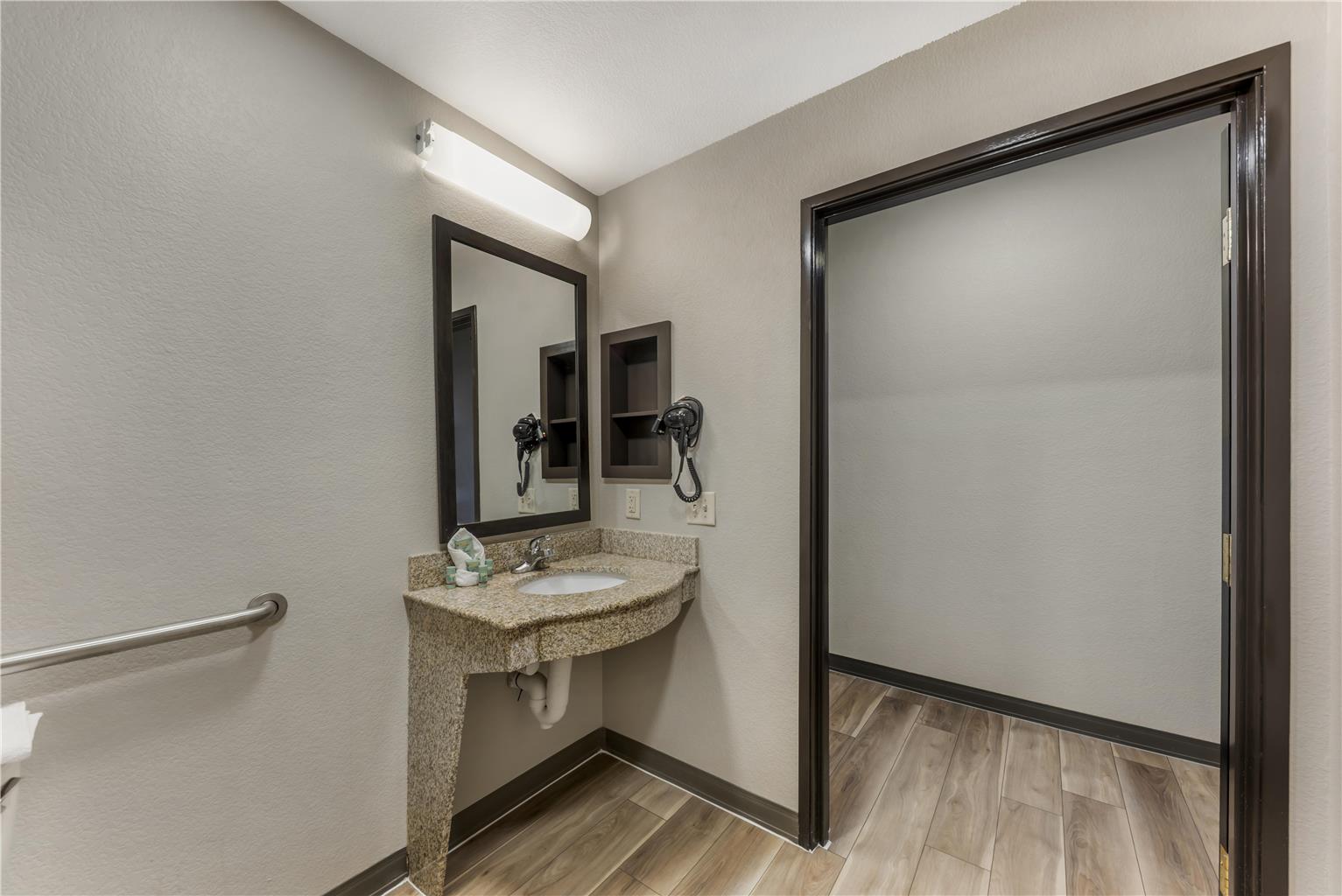 Фото SureStay Plus Hotel by Best Western San Antonio SeaWorld