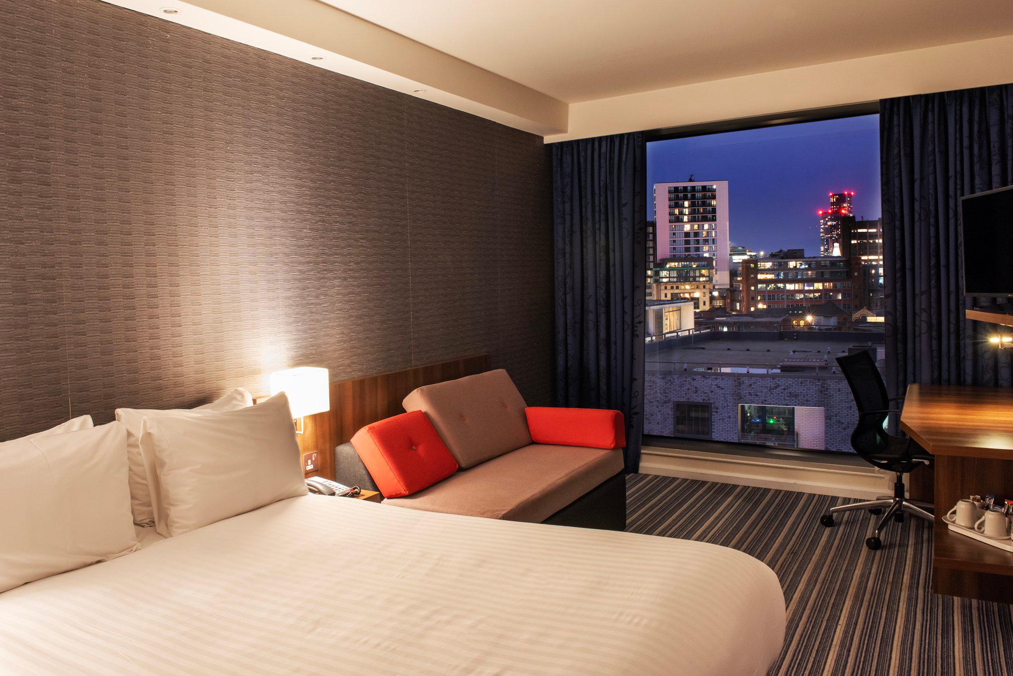 Фото Holiday Inn Express Manchester City Centre - Arena