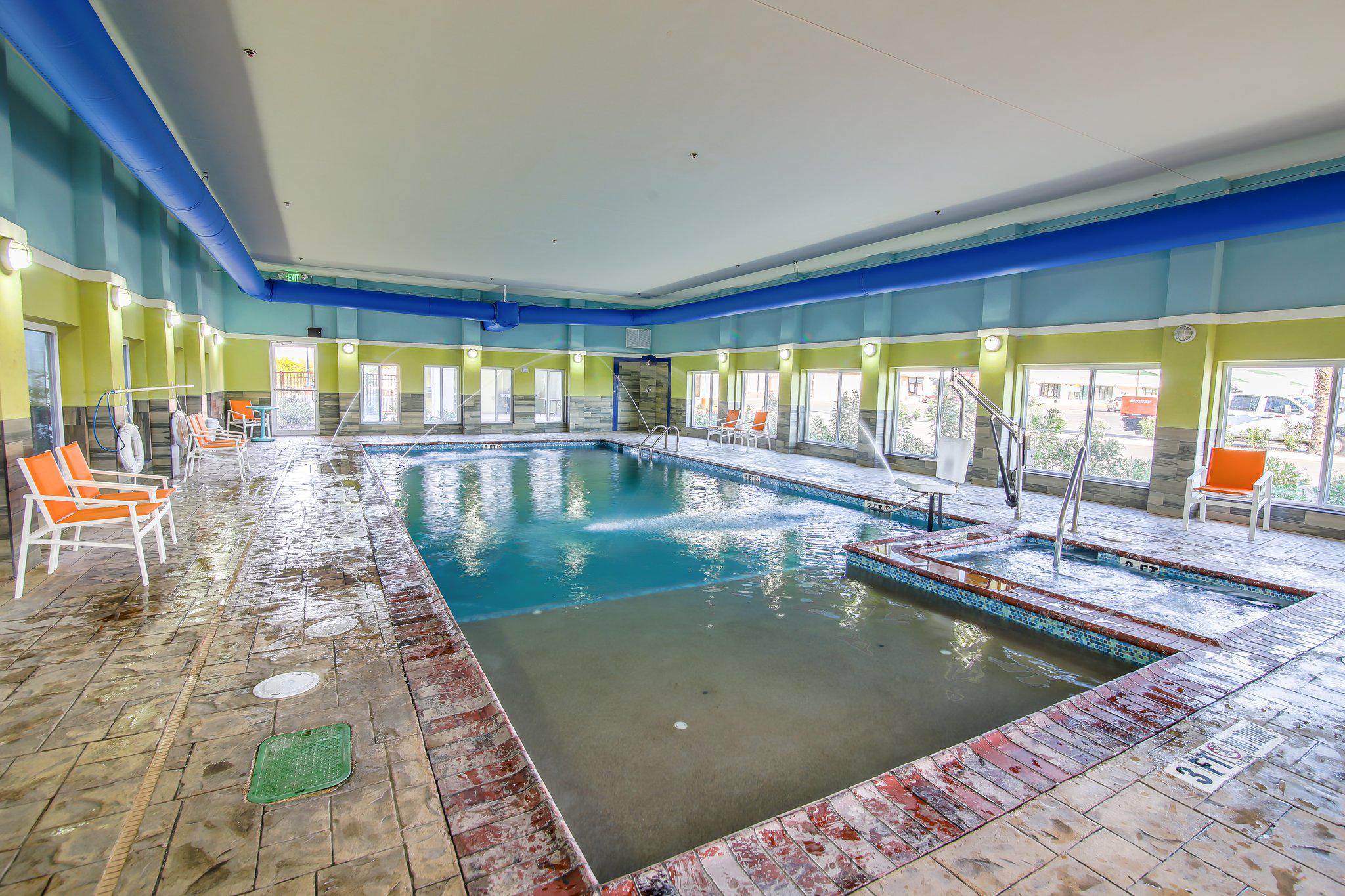 Фото Holiday Inn Express & Suites Raymondville, an Ihg Hotel