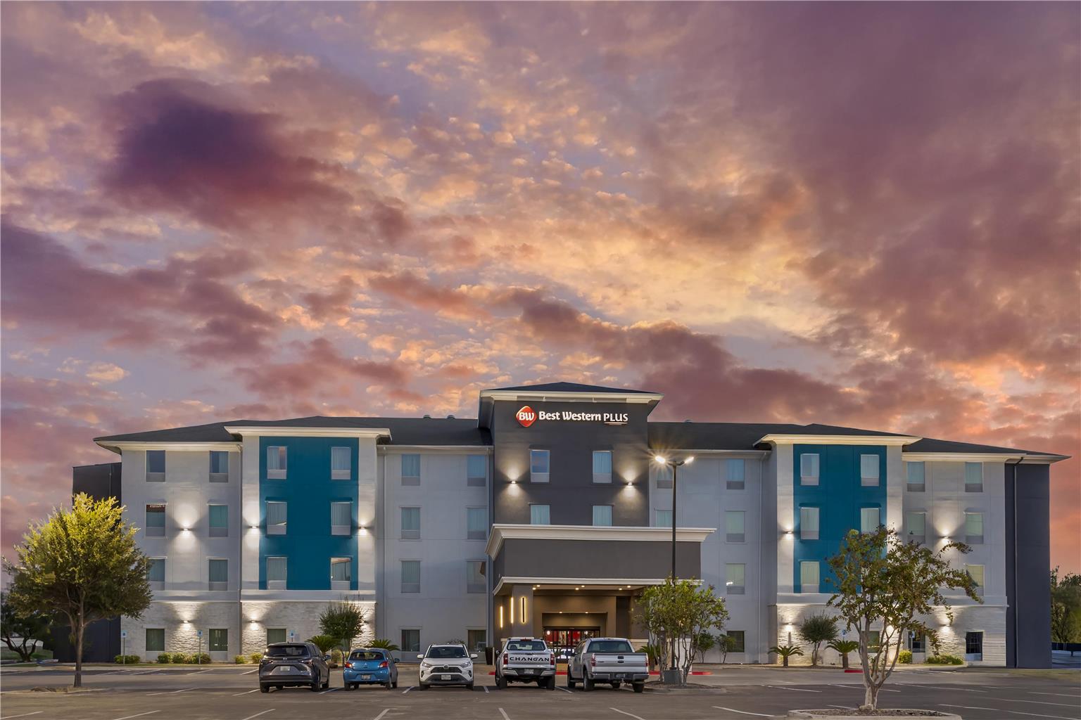 Фото Best Western Plus Laredo Inn & Suites