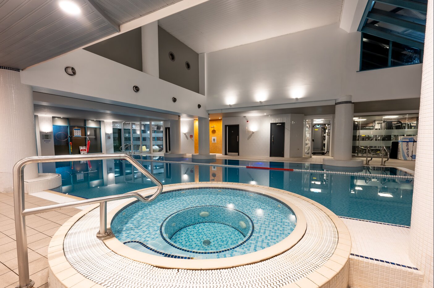 Фото Novotel Cardiff Centre