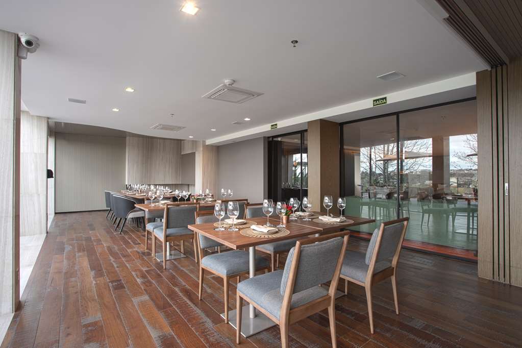 Фото Suryaa Hotel Pinhais, Curio Collection by Hilton