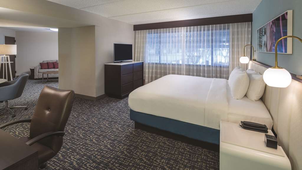 Фото DoubleTree by Hilton Hotel Austin Northwest Arboretum