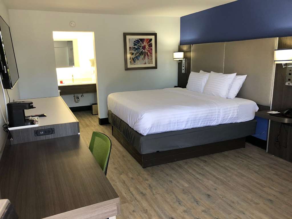 Фото SureStay Plus Hotel by Best Western Sacramento Cal Expo