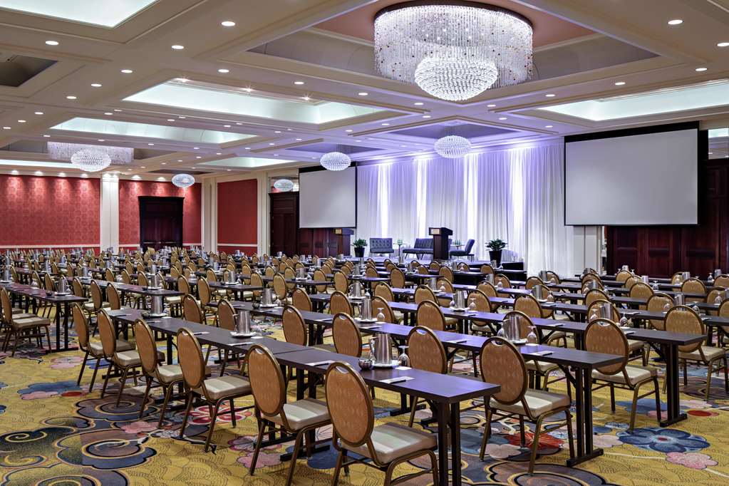 Фото Amway Grand Plaza, Curio Collection by Hilton