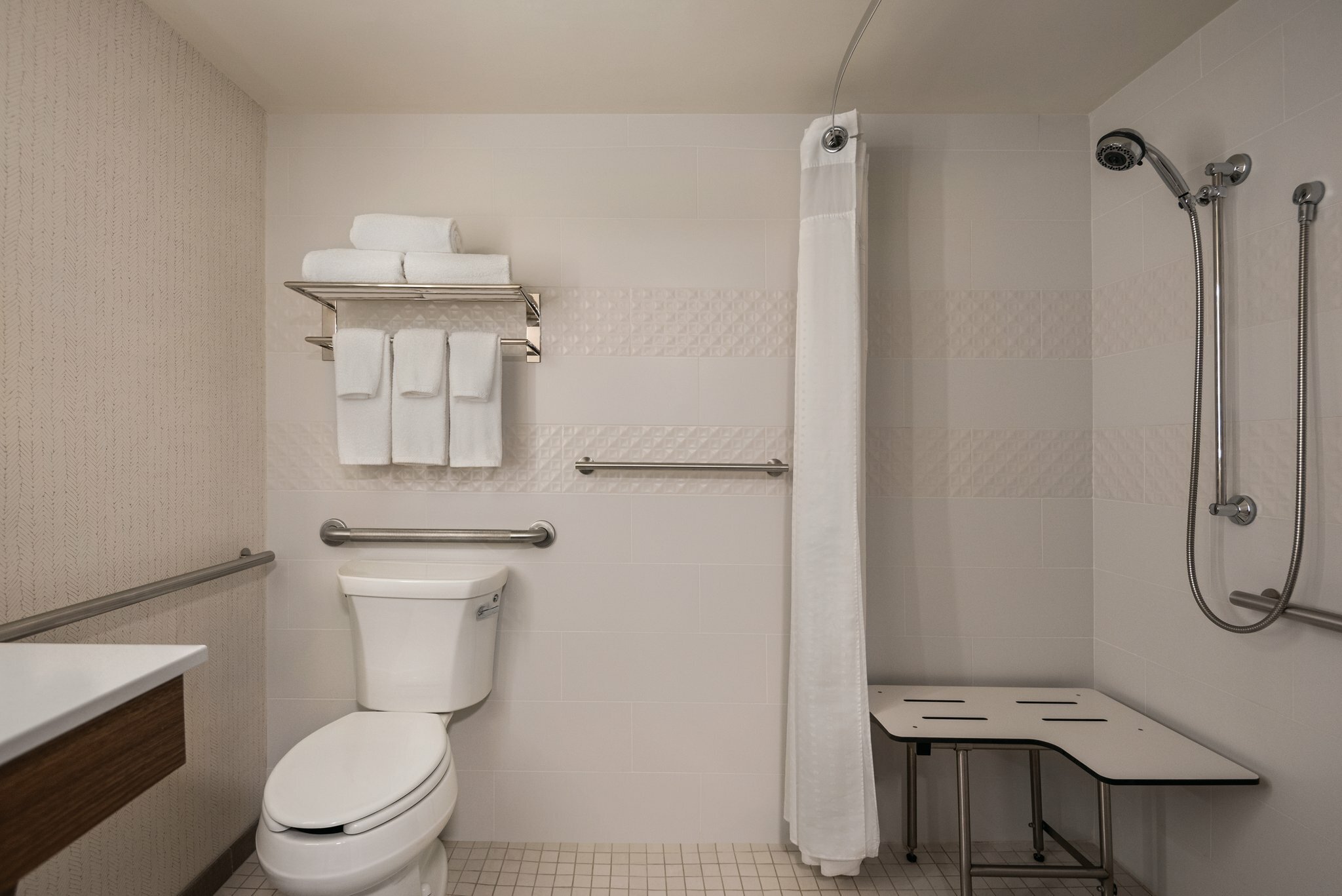 Фото Holiday Inn Hotel & Suites Vancouver Downtown, an Ihg Hotel