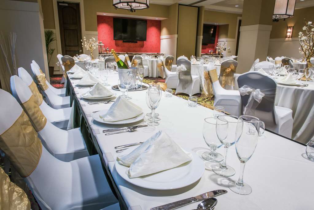 Фото Hilton Garden Inn Rochester Downtown