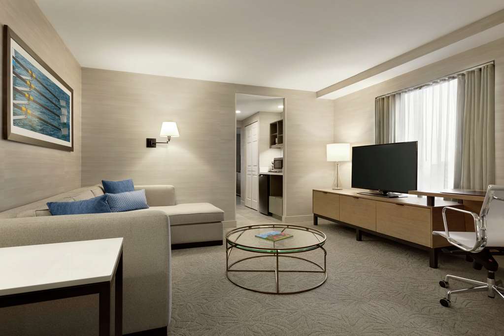 Фото DoubleTree Suites by Hilton Hotel Boston - Cambridge