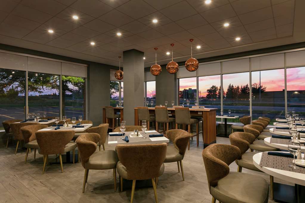 Фото Embassy Suites by Hilton Montreal Airport